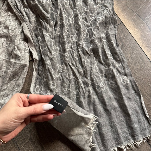 Gucci GG Logo Wool Blend Scarf - Picture 5 of 9